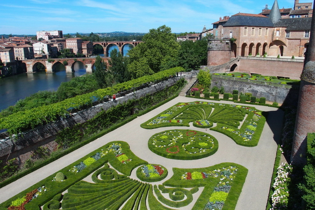 Albi - Les jardins du palais de la Berbie Albi - Les jardins du palais de la Berbie