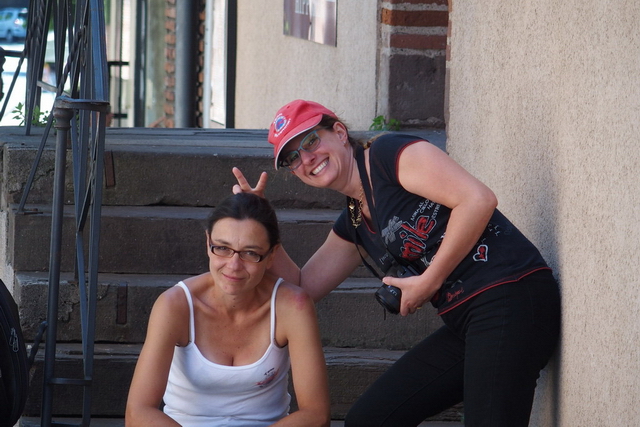 Fatigue et banane pour sœur Virginie et sœur Laetitia ! Fatigue et banane pour sœur Virginie et sœur Laetitia !