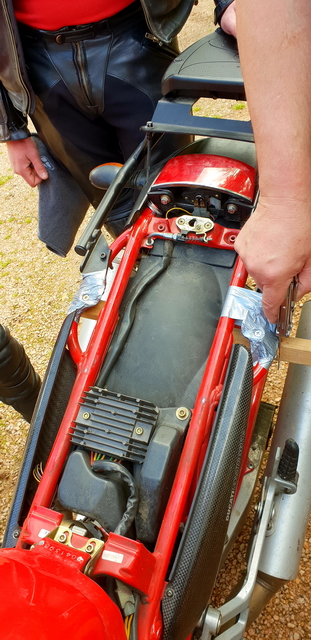 Ducati Corse : le fameux support de cadre en bois breveté Ducati Corse : le fameux support de cadre en bois breveté