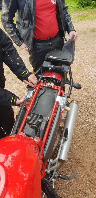 Ducati Corse : le fameux support de cadre en bois breveté Ducati Corse : le fameux support de cadre en bois breveté