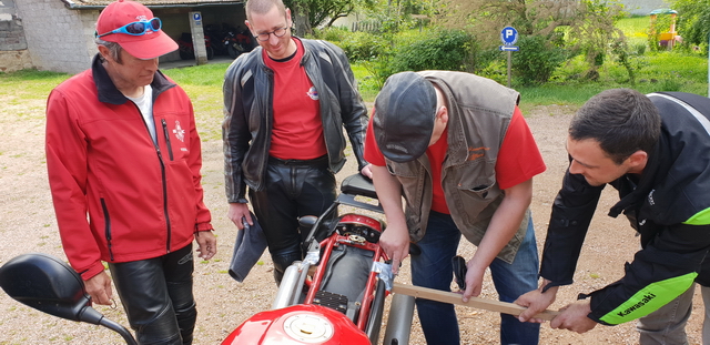 Pour Ducati, un première mondiale : un support de cadre en bois Pour Ducati, un première mondiale : un support de cadre en bois