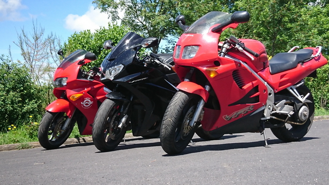 VFR 750 F RC36 II, de 1994 à 1997 - VFR 800 F RC79 actuel - VFR 800 Fi RC46, de 1998 à 2001 VFR 750 F RC36 II, de 1994 à 1997 - VFR 800 F RC79 actuel - VFR 800 Fi RC46, de 1998 à 2001